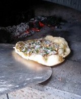石窯ピザを焼いております。